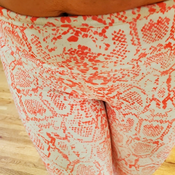 Fabletics Set Coral Snakeskin high-waisted legging - Picture 3 of 10
